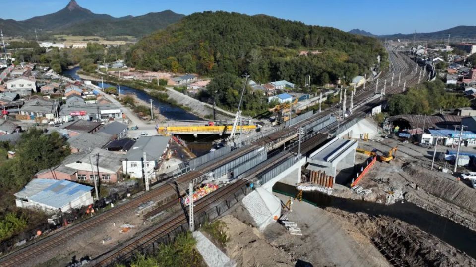 节日我在岗丨滨绥铁路整改工程建设全力推进